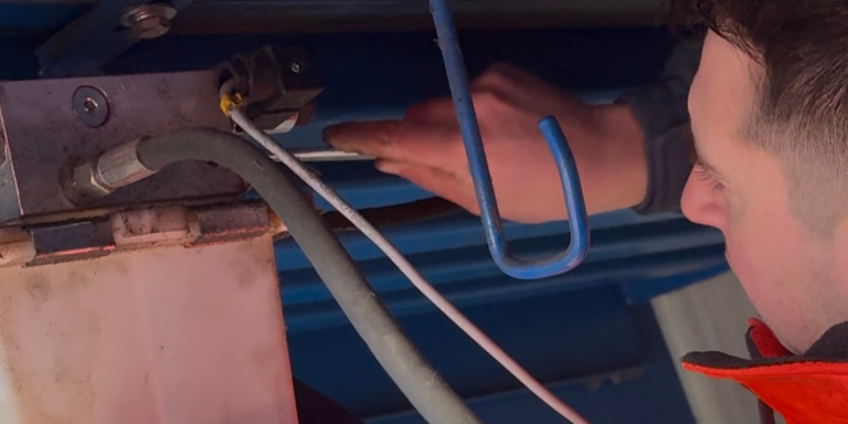 Maintenance des fermetures industrielles dans les Ardennes : le livret d’entretien indispensable