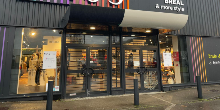 Rideaux métalliques micro-perforés en Marne (51) : sécurité et visibilité